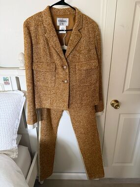 Chanel Paris- Dallas collection Two-Piece Tweed Suit in Mustard SZ 44 NWT